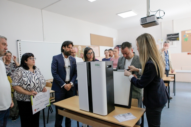 iute-i-ekotip-doniraa-prochistuvachi-za-vozduh-za-najranlivite-vo-osnovnoto-uchilishte-krum-toshev-vo-trubarevo-6.JPG