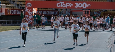 mali-trkachi-golemi-pobedi-vitalia-ja-ispisha-najveselata-sportska-prikazna-na-godinata-povekje.jpg