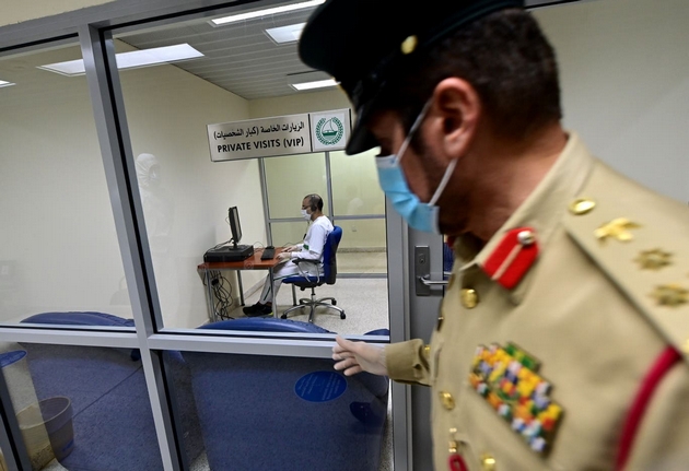 nemaat-toaleti-i-hrana-postojano-gi-tepaat-kako-izgleda-prestojot-vo-najozloglaseniot-zatvor-vo-dubai-10.JPG