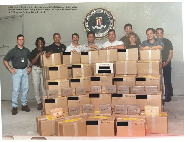 se-infiltrirav-vo-kartelot-na-eskobar-za-fbi-gledav-kako-svirepo-ubivaat-lugje-raznesuvav-milioni-vo-kesh-04.jpg