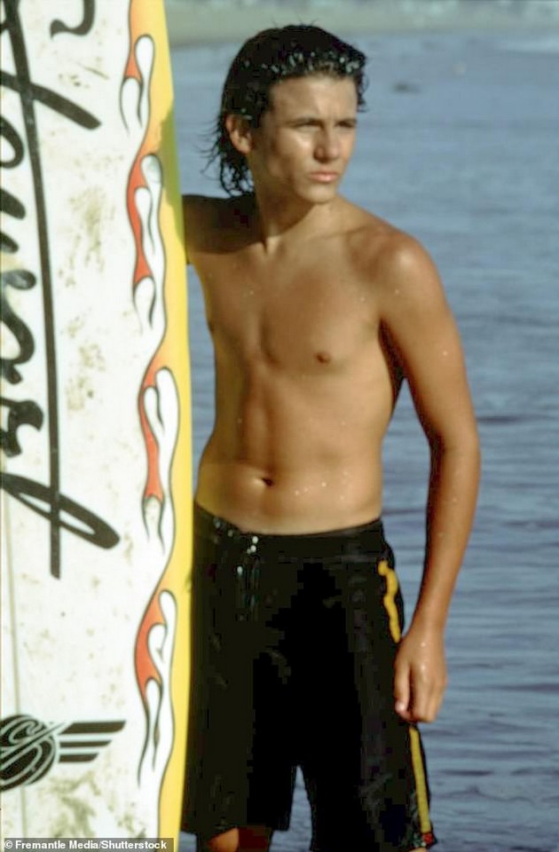 sramni-videa-bezdomnishtvo-zatvor-dzvezdite-od-baywatch-se-vistinski-maler-07.jpg