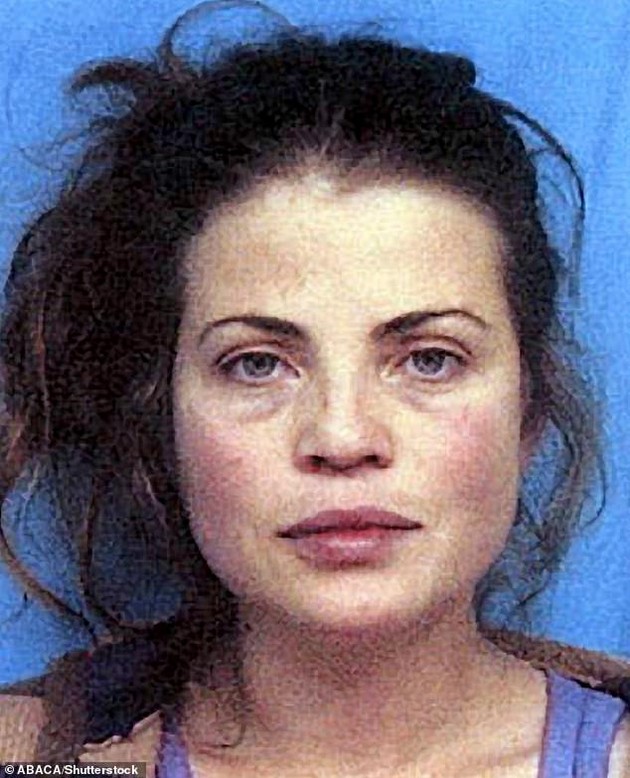 sramni-videa-bezdomnishtvo-zatvor-dzvezdite-od-baywatch-se-vistinski-maler-12.jpg