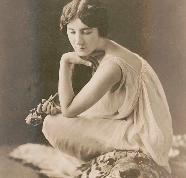 tazhnata-prikazna-na-prviot-supermodel-od-sad-izgubila-se-pominala-60-godini-vo-mentalna-ustanova-08.JPG