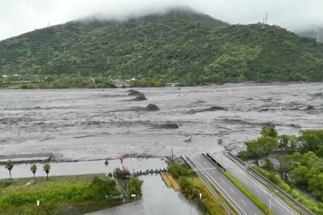 zastrashuvachki-videa-od-supertajufnot-vo-azija-nad-100-ischeznati-vo-tajvan-2-milioni-evakuirani-vo-kina-02.jpg