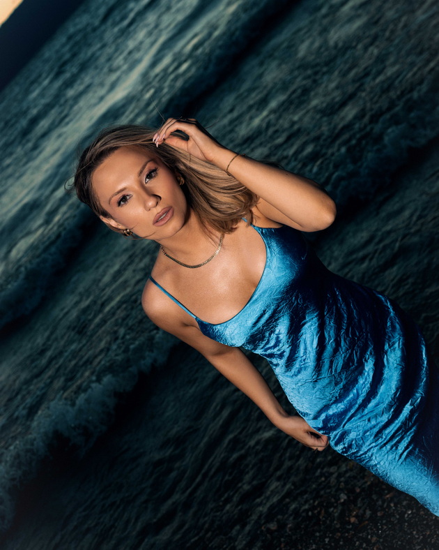 aleksandra-janeva-go-ozhivea-legendarniot-evergrin-mi-podavash-raka-04.jpg