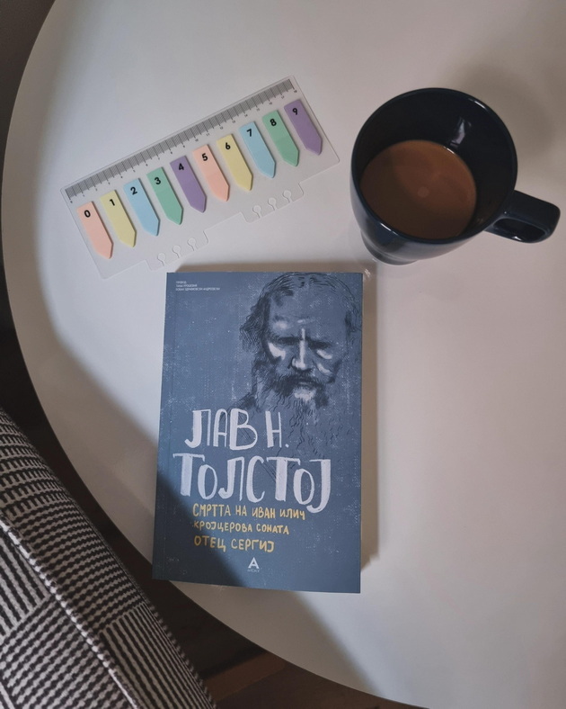 anita-od-berovo-e-kriminalist-so-strast-za-chitanje-ima-300-knigi-koi-pet-i-se-omileni-08.jpg