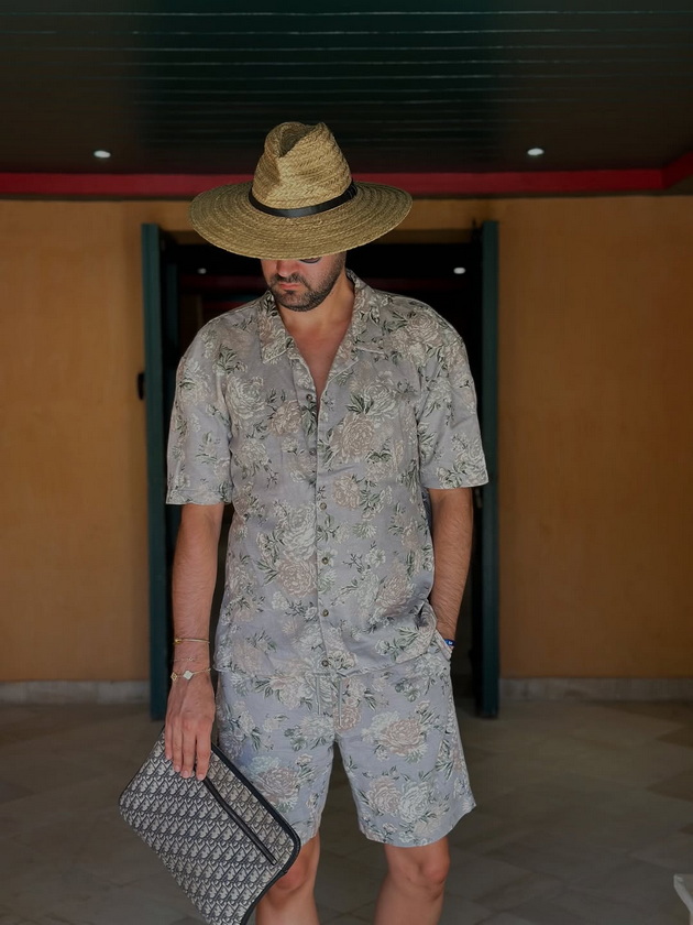 dizajnerot-zlatko-jovanovski-na-odmor-vo-tunis-nosi-mashki-fustan-djelaba-poseta-na-lokaliteti-13.jpg