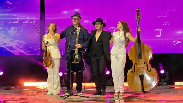 irena-spirovska-vo-elegantna-toaleta-blagica-pavlovska-blesna-vo-svetkav-fustan-shto-nosea-uchesnicite-na-ohrid-fest-2025-03.jpg