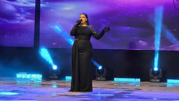 irena-spirovska-vo-elegantna-toaleta-blagica-pavlovska-blesna-vo-svetkav-fustan-shto-nosea-uchesnicite-na-ohrid-fest-2025-11.jpg