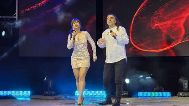 irena-spirovska-vo-elegantna-toaleta-blagica-pavlovska-blesna-vo-svetkav-fustan-shto-nosea-uchesnicite-na-ohrid-fest-2025-17.jpg