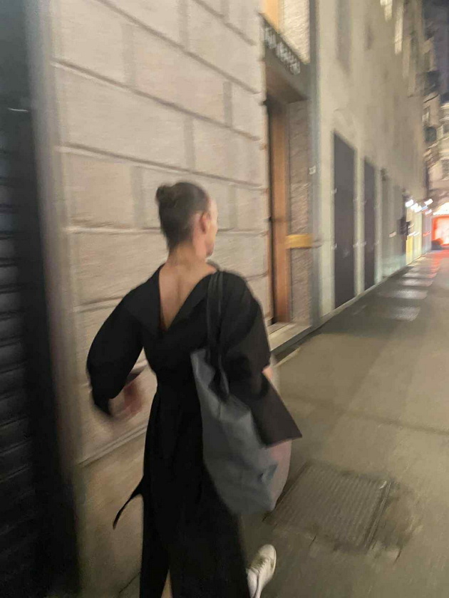 mazh-ukral-fustan-od-ivana-knez-na-revija-vo-milano-go-oblekol-i-pobegnal-zaedno-so-chantata-so-aksesoari-09.jpg