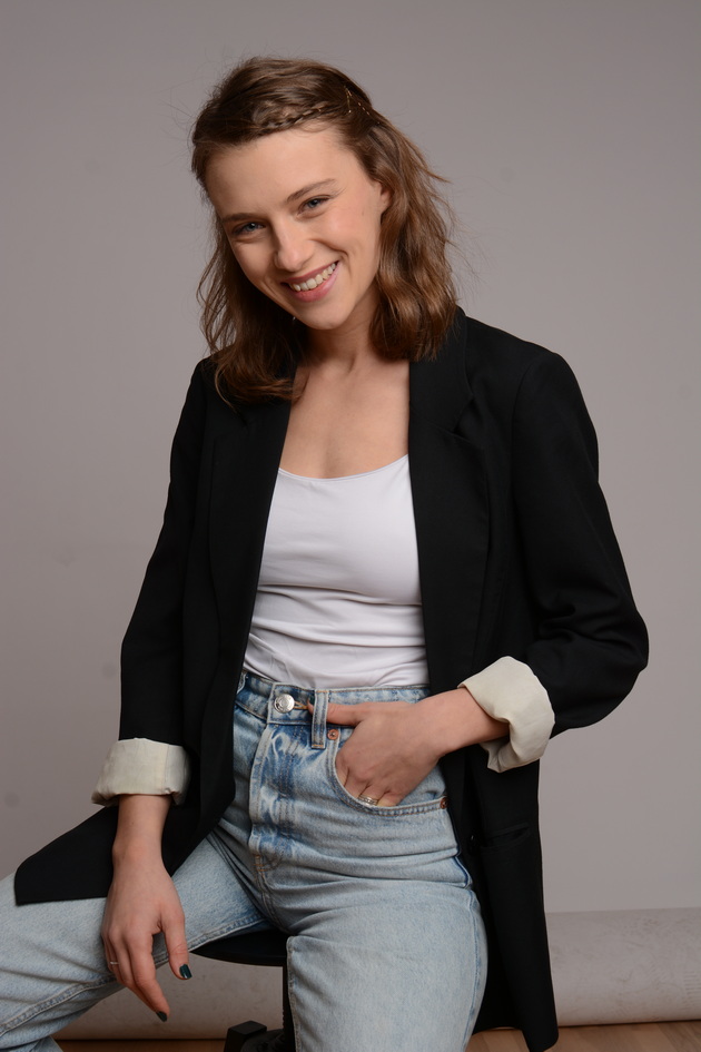 sara-klimoska-za-crnobelo-leksikon-vo-osnovno-bev-zlatno-dete-so-site-petki-a-vo-sredno-me-fatija-budalite-02.JPG