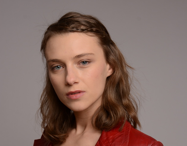 sara-klimoska-za-crnobelo-leksikon-vo-osnovno-bev-zlatno-dete-so-site-petki-a-vo-sredno-me-fatija-budalite-04.jpg