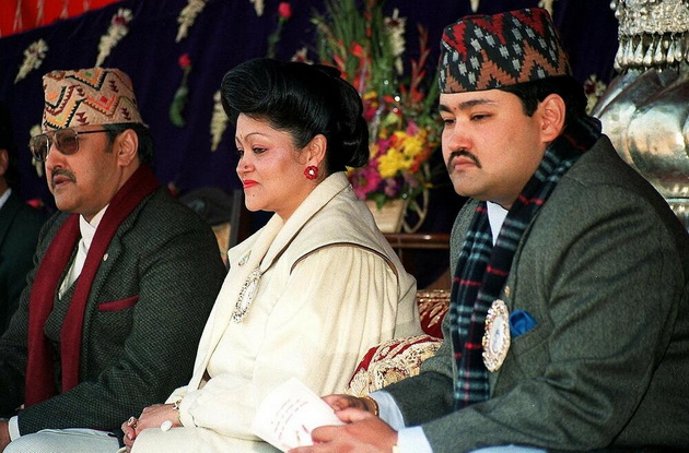 vleze-vo-kralskata-palata-i-go-ubi-celoto-semejstvo-najgolemiot-masakr-vo-istorijata-na-nepal-go-izvrshi-princ-07.jpg
