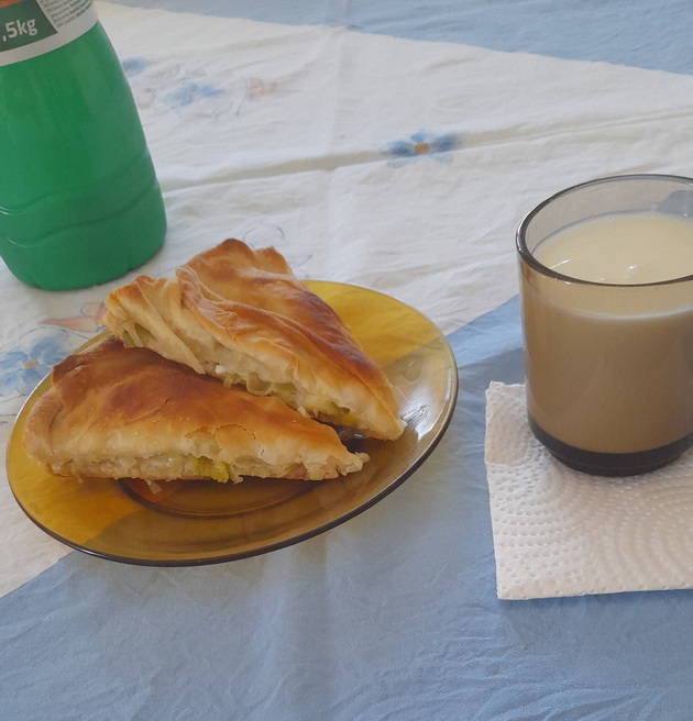 vo-kujnata-na-vesna-od-kichevo-domashna-pita-so-praz-i-sukani-kori-03.jpg