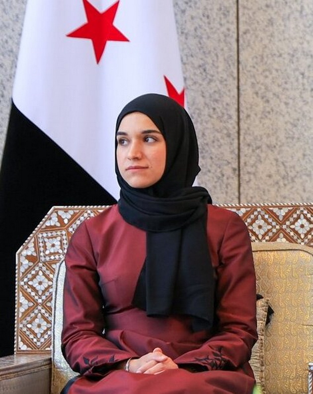 zhiveeshe-so-mene-vo-peshteri-14-godini-se-selevme-49-pati-koja-e-soprugata-na-noviot-pretsedatel-na-sirija-05.jpg