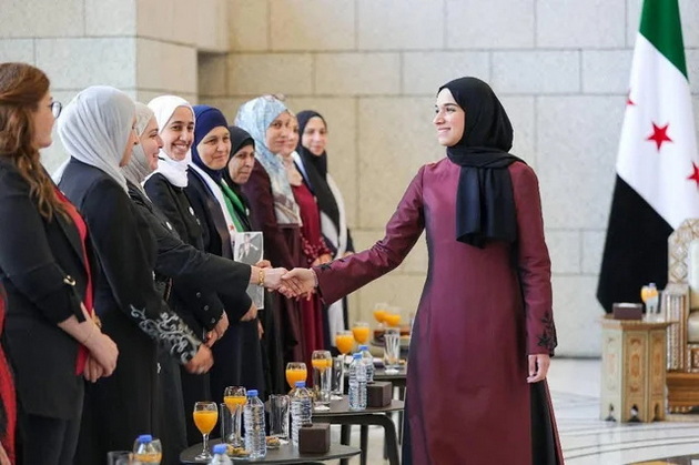 zhiveeshe-so-mene-vo-peshteri-14-godini-se-selevme-49-pati-koja-e-soprugata-na-noviot-pretsedatel-na-sirija-09.jpg