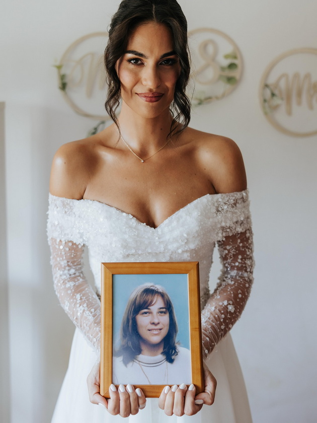 emotivna-objava-na-hrvatski-fotograf-za-nevesta-kje-ve-rasplache-bidermaerot-namesto-kaj-prijatelkite-zavrshi-na-grobot-na-majka-i-03.jpg