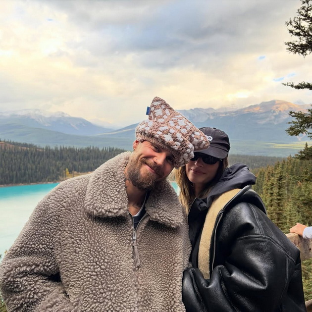 hejli-i-djastin-biber-si-go-spasuvaat-brakot-na-romantichno-brakot-se-baknuvaat-uzhivaat-vo-priroda-foto-09.jpg