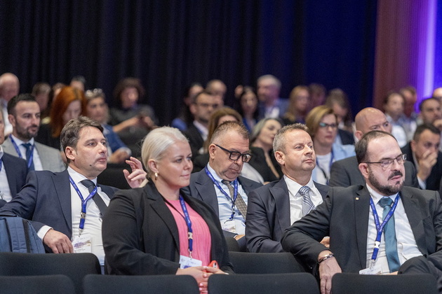 mukaetov-na-konferencijata-predizvikot-na-promenite-vo-rovinj-kontinuiraniot-rast-e-vozmozhen-samo-koga-celime-nadvor-od-granicite-04.JPG