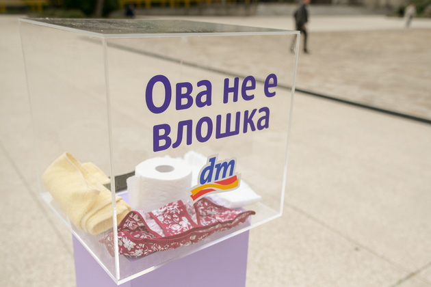 ova-ne-e-vloshka-misteriozni-instalacii-koi-se-pojavija-na-drzhavnite-fakulteti-ja-krevaat-svesta-za-menstrualnata-pravda-01.jpg