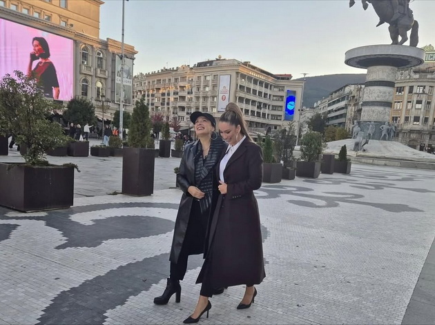 tea-tairovikj-vo-poseta-na-skopje-kaliopi-ja-sheta-niz-ploshtad-taa-priznava-deka-ne-izleguva-od-doma-i-po-3-dena-03.jpg
