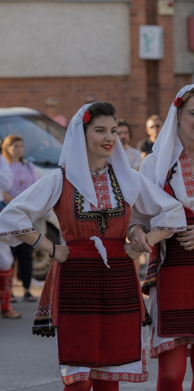 aleksandar-i-nadica-se-igroorci-od-valandovo-ja-neguvame-tradicijata-po-amanet-od-baba-i-majka-i-gordi-sme-02.jpeg