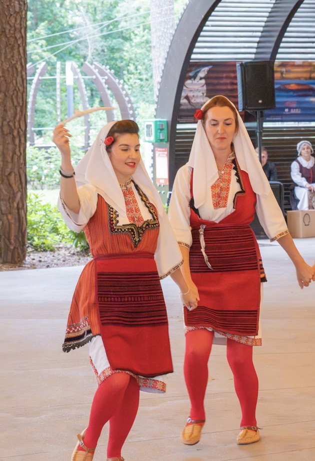 aleksandar-i-nadica-se-igroorci-od-valandovo-ja-neguvame-tradicijata-po-amanet-od-baba-i-majka-i-gordi-sme-03.jpeg