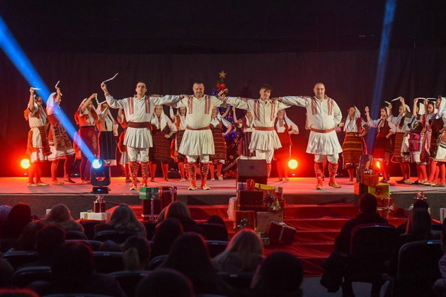 aleksandar-i-nadica-se-igroorci-od-valandovo-ja-neguvame-tradicijata-po-amanet-od-baba-i-majka-i-gordi-sme-11_copy.jpeg