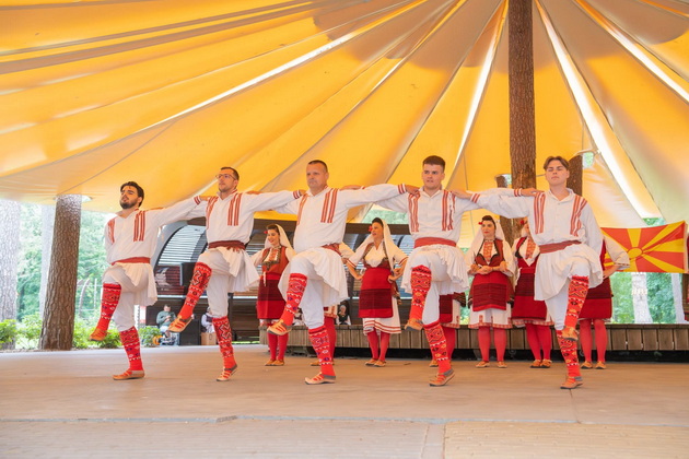 aleksandar-i-nadica-se-igroorci-od-valandovo-ja-neguvame-tradicijata-po-amanet-od-baba-i-majka-i-gordi-sme-15.jpeg
