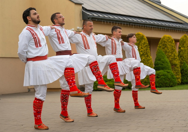 aleksandar-i-nadica-se-igroorci-od-valandovo-ja-neguvame-tradicijata-po-amanet-od-baba-i-majka-i-gordi-sme-17.jpeg