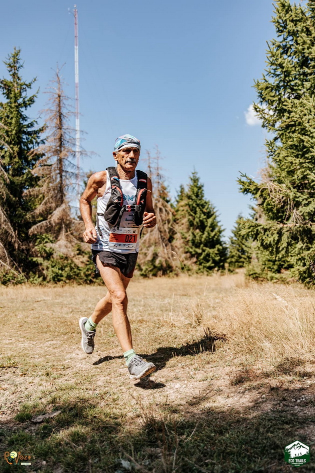 bale-brzi-72-e-herojot-od-skopski-maraton-istrcha-42km-vo-narodna-nosija-trcham-ushte-od-18-godini-03.jpg