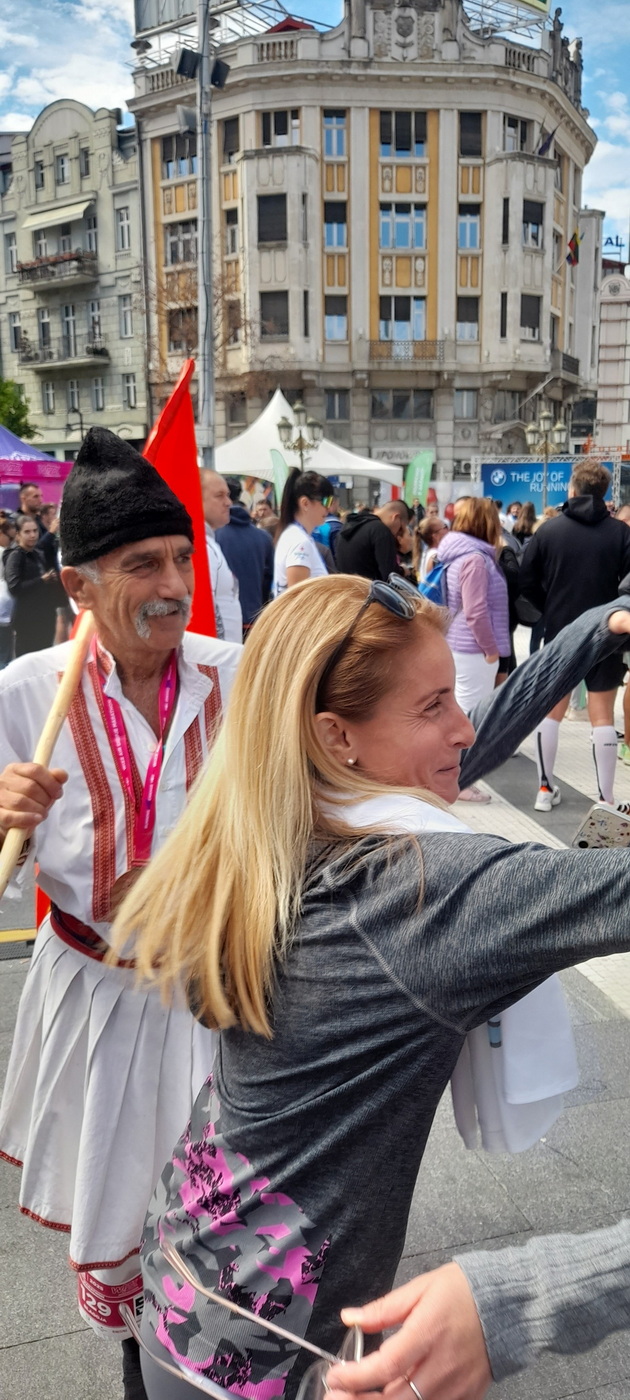 bale-brzi-72-e-herojot-od-skopski-maraton-istrcha-42km-vo-narodna-nosija-trcham-ushte-od-18-godini-18.jpg