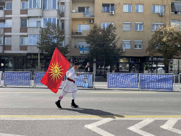 bale-brzi-72-e-herojot-od-skopski-maraton-istrcha-42km-vo-narodna-nosija-trcham-ushte-od-18-godini-22.jpg