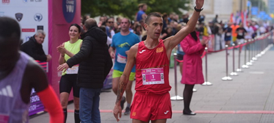 dario-ivanovski-triumfirashe-na-viz-er-skopskiot-maraton-rekordni-nad-14-000-uchesnici-na-skopskite-ulici-01povekje.jpg