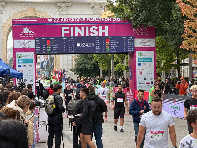 dario-ivanovski-triumfirashe-na-viz-er-skopskiot-maraton-rekordni-nad-14-000-uchesnici-na-skopskite-ulici-04.jpeg