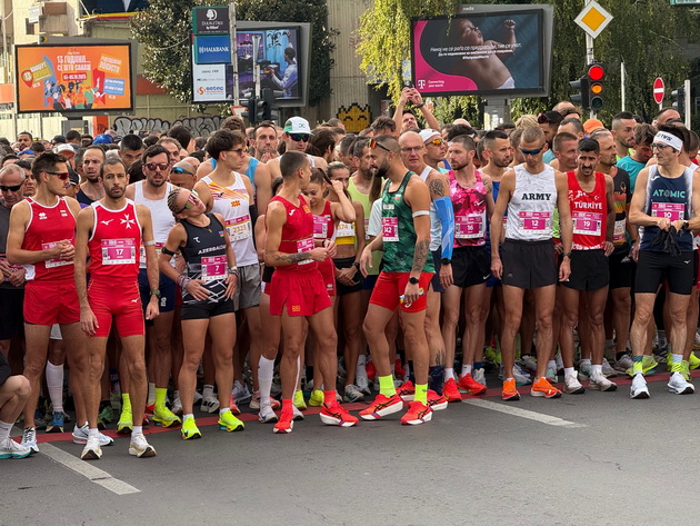 dario-ivanovski-triumfirashe-na-viz-er-skopskiot-maraton-rekordni-nad-14-000-uchesnici-na-skopskite-ulici-12.jpeg