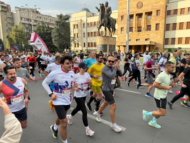 dario-ivanovski-triumfirashe-na-viz-er-skopskiot-maraton-rekordni-nad-14-000-uchesnici-na-skopskite-ulici-15.jpeg