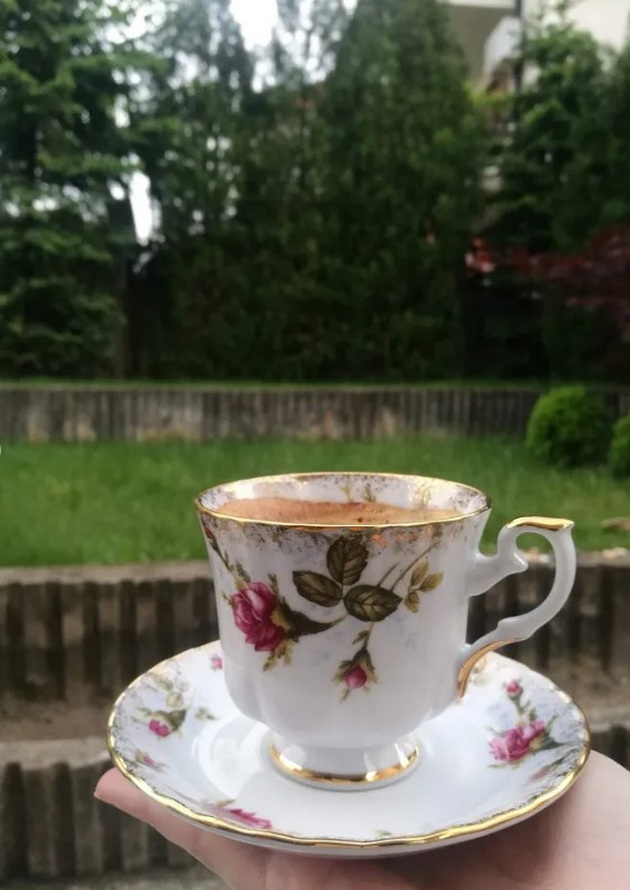 elena-stojchevska-e-vljubenichka-vo-kafe-kafe-sama-vo-tishina-kafe-so-semejstvoto-za-mene-ova-e-najubaviot-ritual-16.jpg