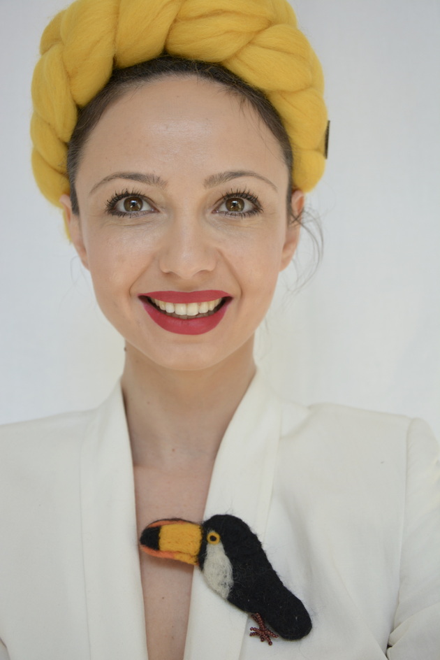ivana-stojanovska-e-dama-so-prefinet-stil-sociolog-vo-uchilishte-i-izrabotuva-nakit-od-merino-volna-foto-03.jpeg