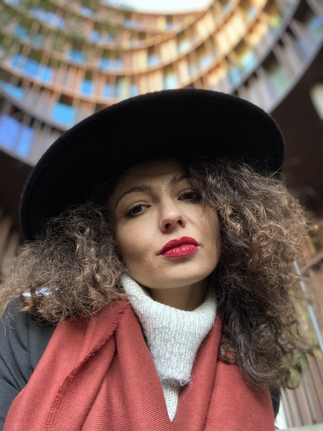 ivana-stojanovska-e-dama-so-prefinet-stil-sociolog-vo-uchilishte-i-izrabotuva-nakit-od-merino-volna-foto-08.jpeg