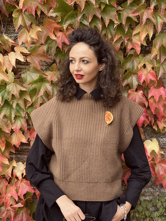 ivana-stojanovska-e-dama-so-prefinet-stil-sociolog-vo-uchilishte-i-izrabotuva-nakit-od-merino-volna-foto-09.jpeg