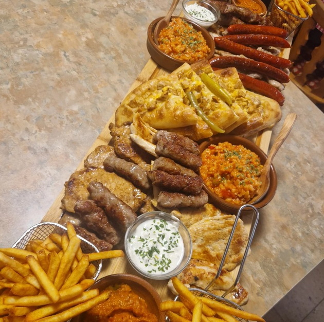 jovancho-28-od-kochani-e-sopstvenik-na-restoran-vo-germanija-rabotime-semejno-lokalot-e-vo-kukjata-kadeshto-zhiveeme-08.jpg