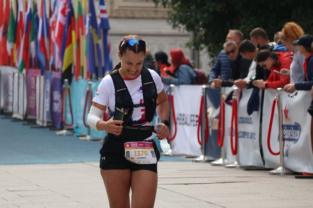 menche-trpovska-so-veshtachki-kolk-bolki-vo-lakt-od-stara-operacija-i-vospalen-nerv-na-kichma-istrchav-21km-na-skopski-maraton-2025-13_2.jpg