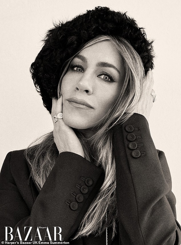 20-godini-probuvav-da-dobijam-dete-a-me-narekuvaa-sebichna-dzhenifer-aniston-za-bitkata-so-neplodnost-.JPG