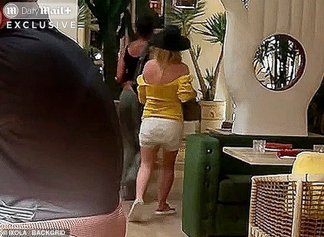 britni-spirs-pred-nov-nerven-slom-vozi-pijana-ne-mozhe-da-si-vleze-doma-foto-1.JPG