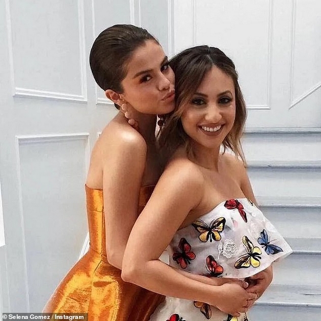drugarkata-na-selena-gomez-shto-donira-bubreg-izvisena-od-pejachkata-ne-ja-pokani-na-svadba-ne-zboruvaat-02.JPG