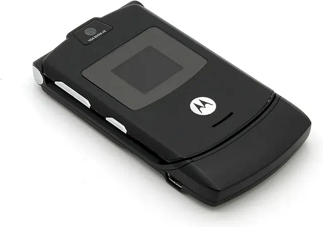 foto-dokazi-deka-mobilnite-telefoni-vo-2000-tite-bea-mnogu-pokul-od-modernite-smartfoni-02.JPG