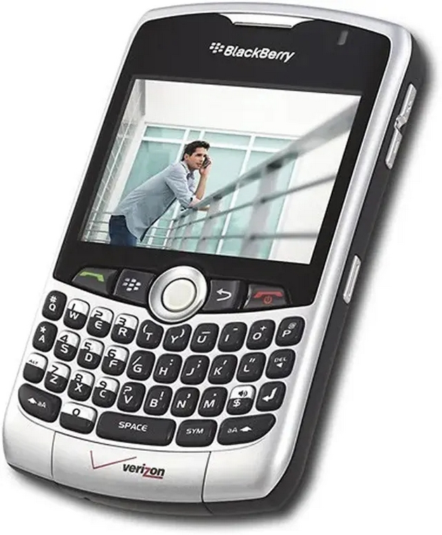 foto-dokazi-deka-mobilnite-telefoni-vo-2000-tite-bea-mnogu-pokul-od-modernite-smartfoni-05.JPG
