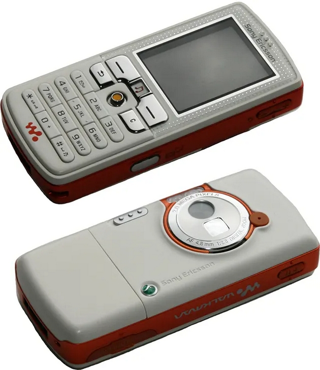 foto-dokazi-deka-mobilnite-telefoni-vo-2000-tite-bea-mnogu-pokul-od-modernite-smartfoni-09.JPG